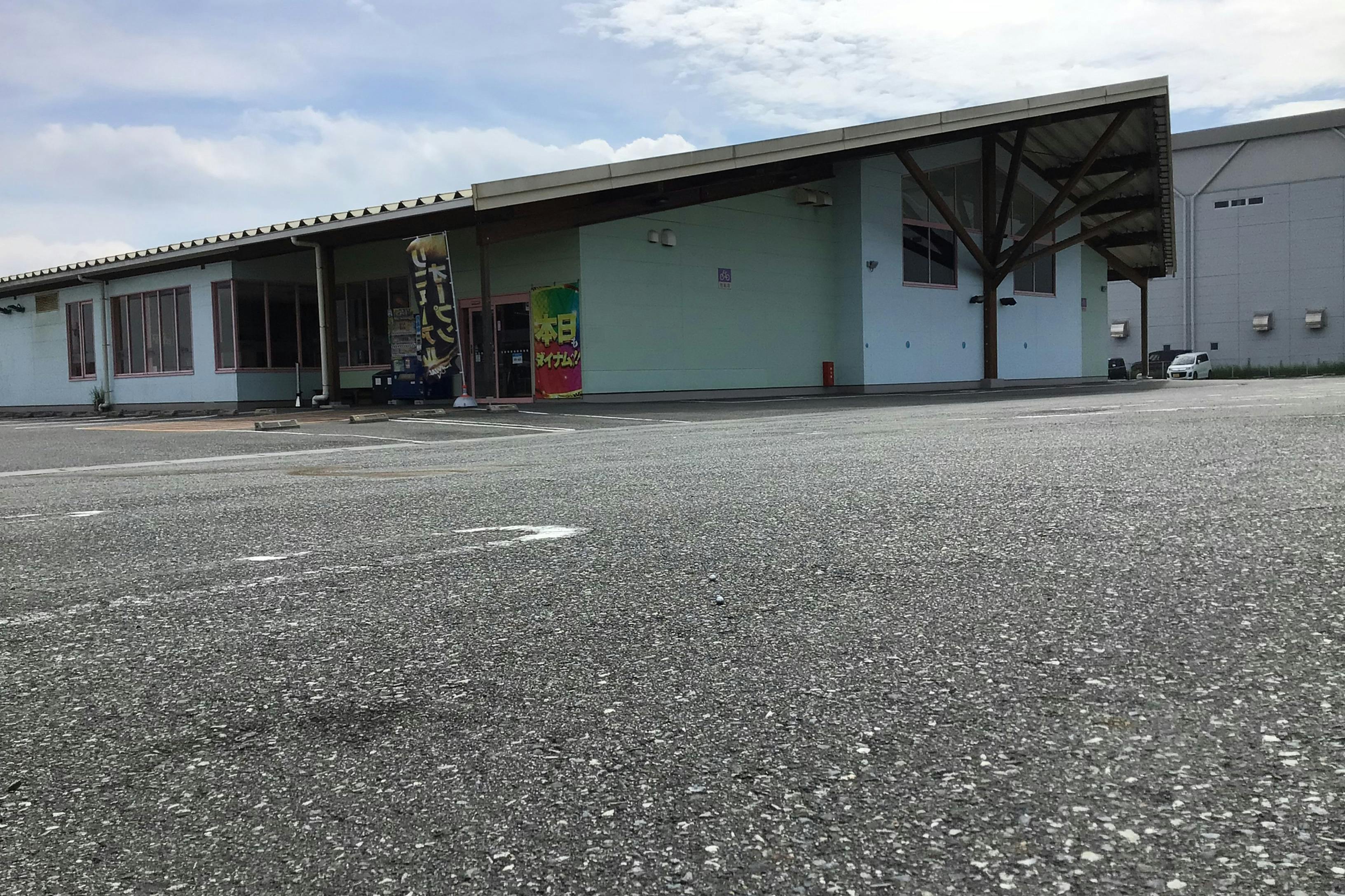 【ダイナム兵庫神戸赤松台店ゆったり館】キッチンカーやプロモーションイベントの開催に最適なアミューズメント施設のイベントスペース