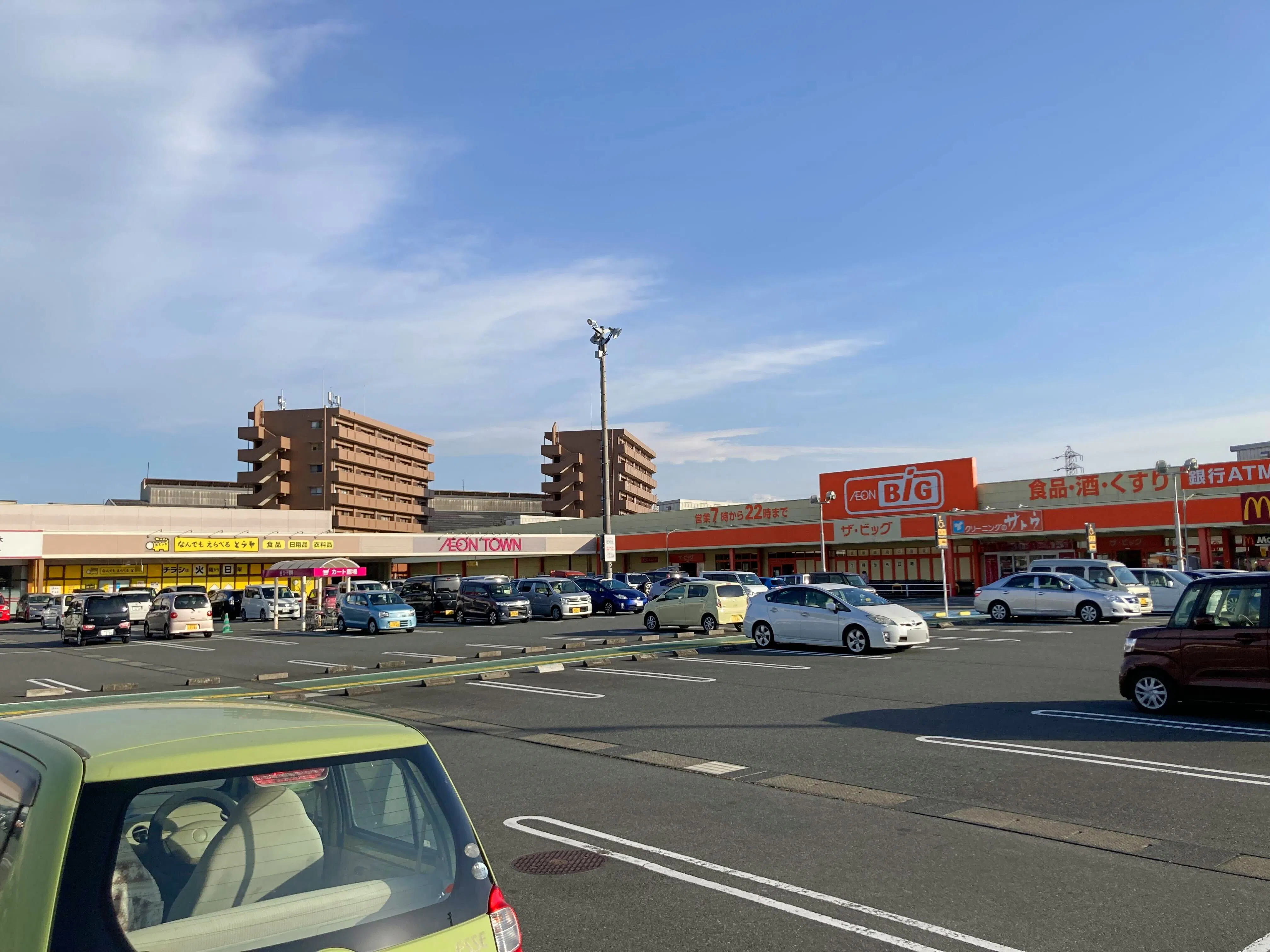 【イオンタウン蒲原/キッチンカー②】キッチンカー等の移動販売に最適な大型スーパー出入口付近にある視認性の高い屋外イベントスペース