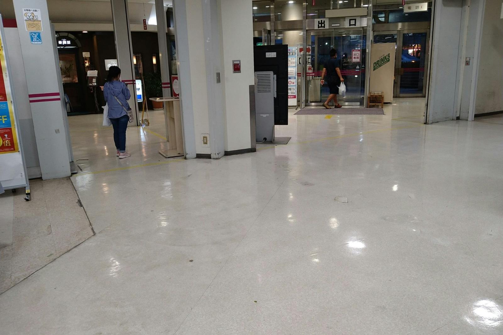 【イオン臼井店】プロモーションイベントに適した駅側入り口すぐのイベントスペース