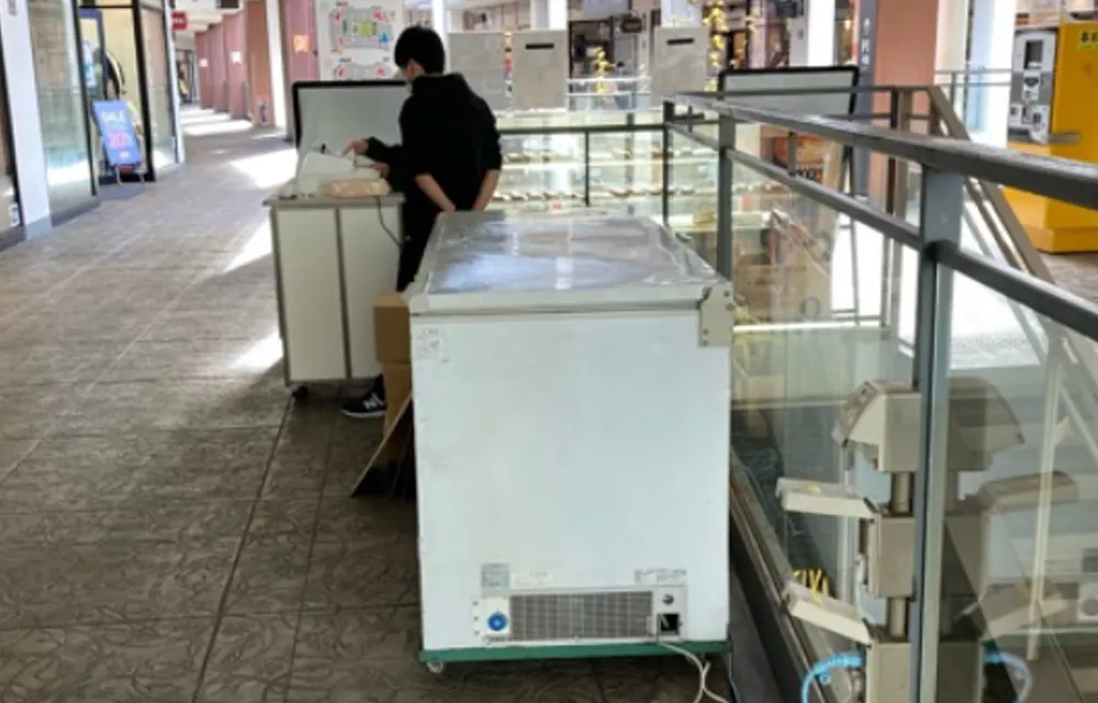 【三井アウトレットパーク 入間】2階 P2駐車場連絡通路前