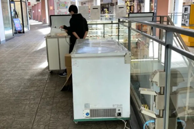 【三井アウトレットパーク 入間】2階 P2駐車場連絡通路前の画像4