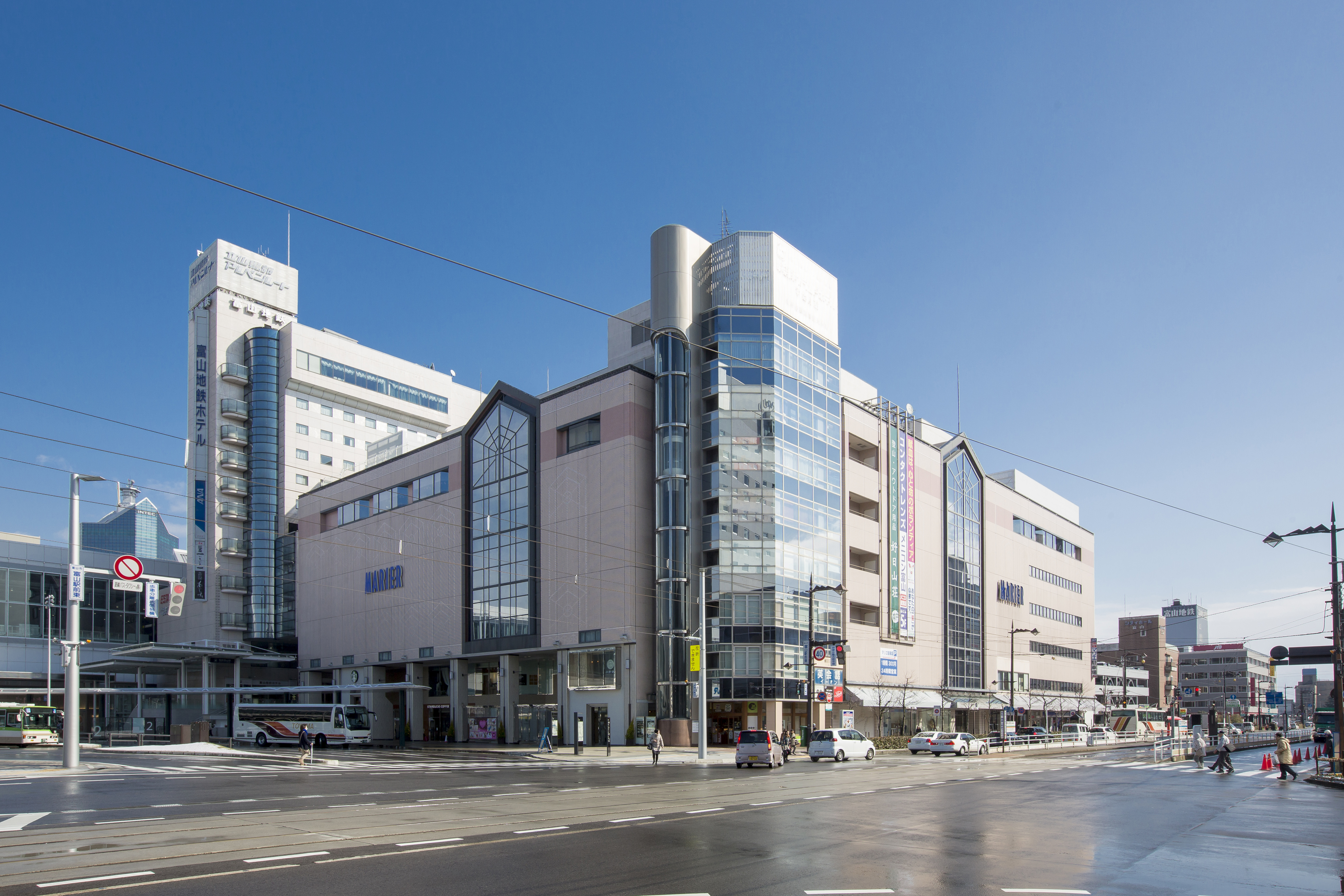 【マリエとやま】ポップアップ利用に適した館内2F駐車場出入口横のイベントスペースの画像3