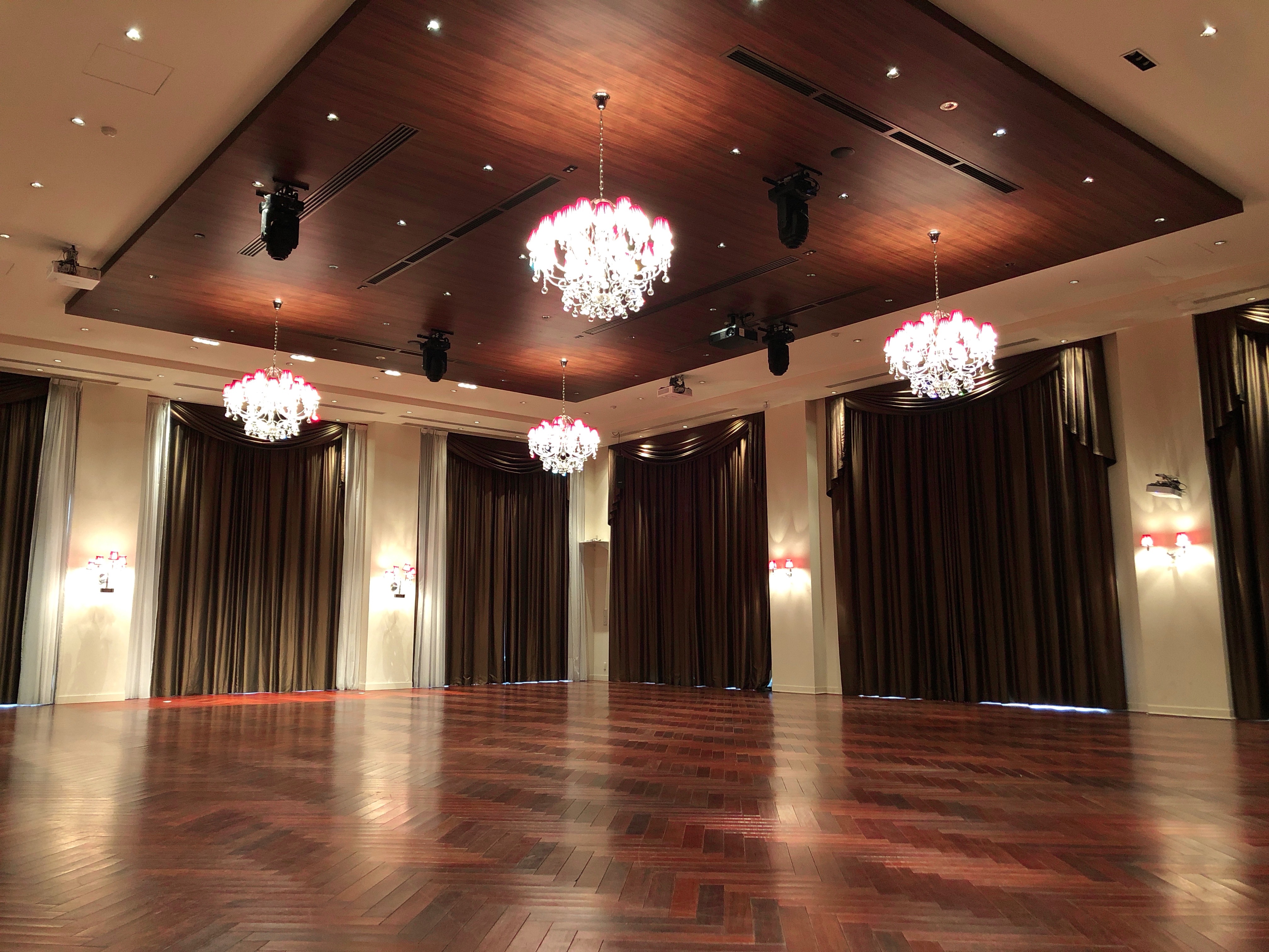 【天神駅5分】大規模セミナーや企業研修に活用できるスタイリッシュな空間のイベントスペース(ルビーノ)