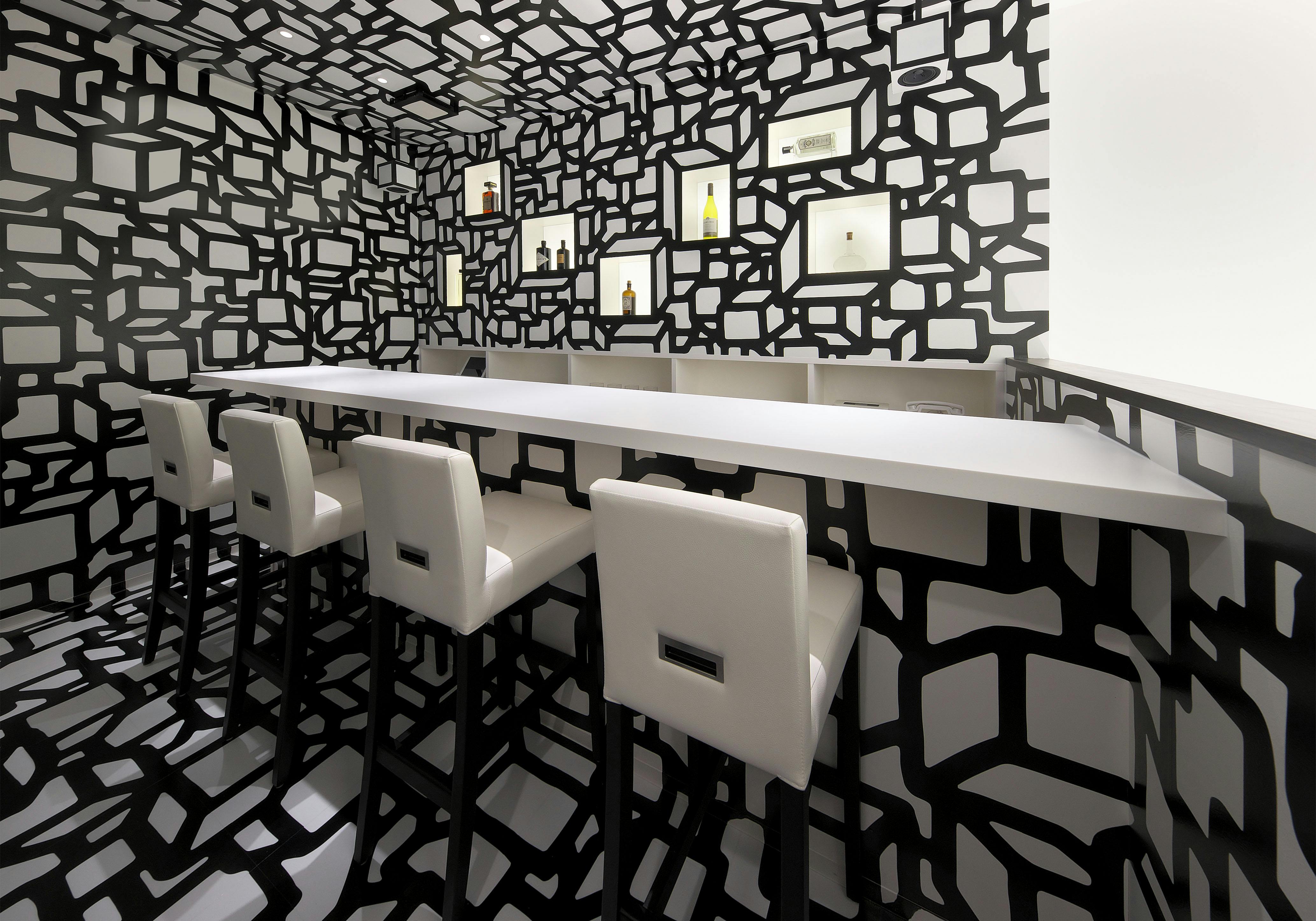 【今里駅5分】ポップアップストアや展示会場に適した天井が高く開放感のある真っ白な秘密基地イベントスペース