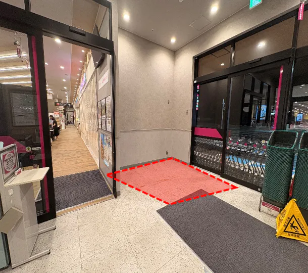 【イオンスタイル山王】第2駐車場側風除室 販促プロモーションや物販に最適なスーパー店外催事イベントスペース