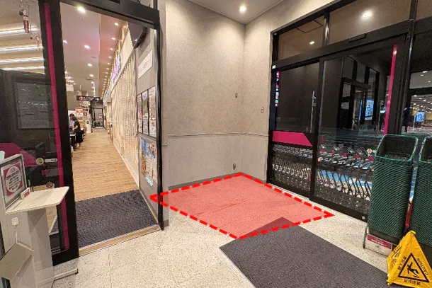 【イオンスタイル山王】第2駐車場側風除室 販促プロモーションや物販に最適なスーパー店外催事イベントスペース