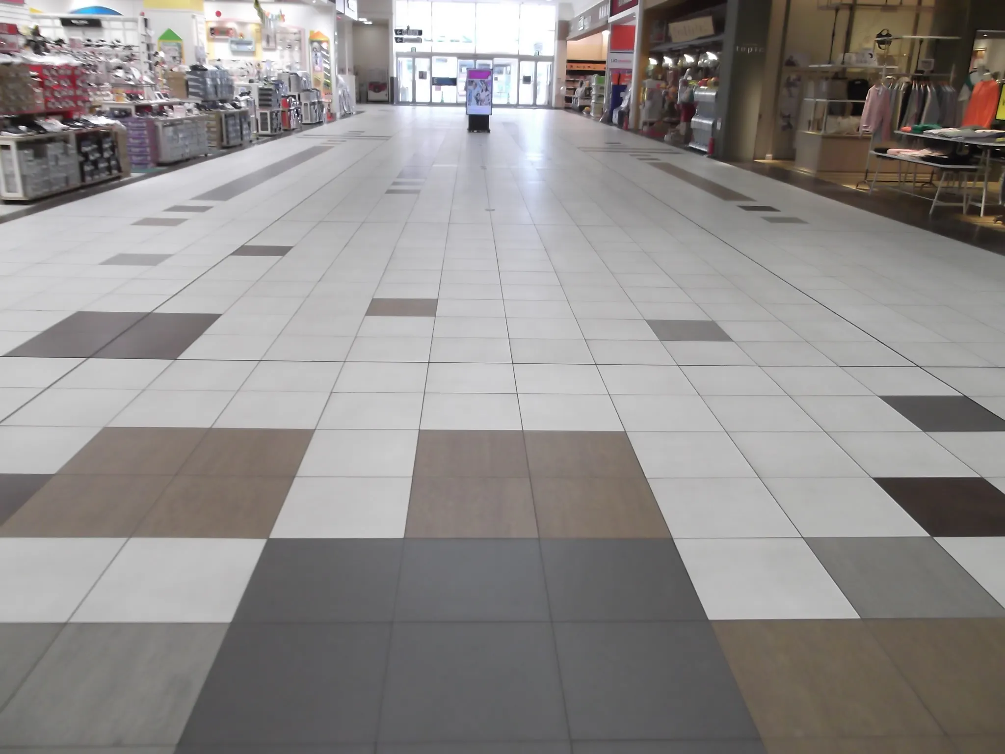 【イオンモール四日市北】各種プロモーションや物販、食物販のポップアップストアに最適な1階ペテモ前のイベントスペース