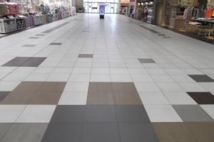 【イオンモール四日市北】各種プロモーションや物販、食物販のポップアップストアに最適な1階ペテモ前のイベントスペース