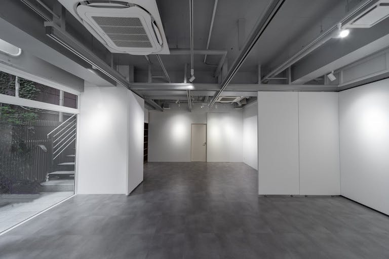 【明治神宮前駅5分】展示会やポップアップストアに最適なシンプルなイベントスペースの画像1