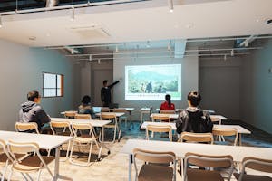 【箱根湯本駅7分】各種セミナーやワークショップ等様々な用途に対応可能なプロジェクター付きの多目的イベントスペース