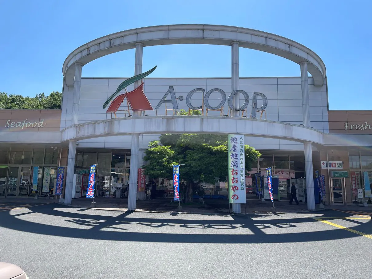 【Aコープ大矢野店】物販や販促プロモーションに最適な視認性の高い店前のイベントスペース（左）