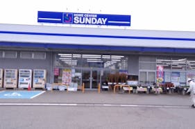 【サンデー藤島店】風除室店内側 食物販やプロモーション等の出店に最適なホームセンター店内のイベントスペース