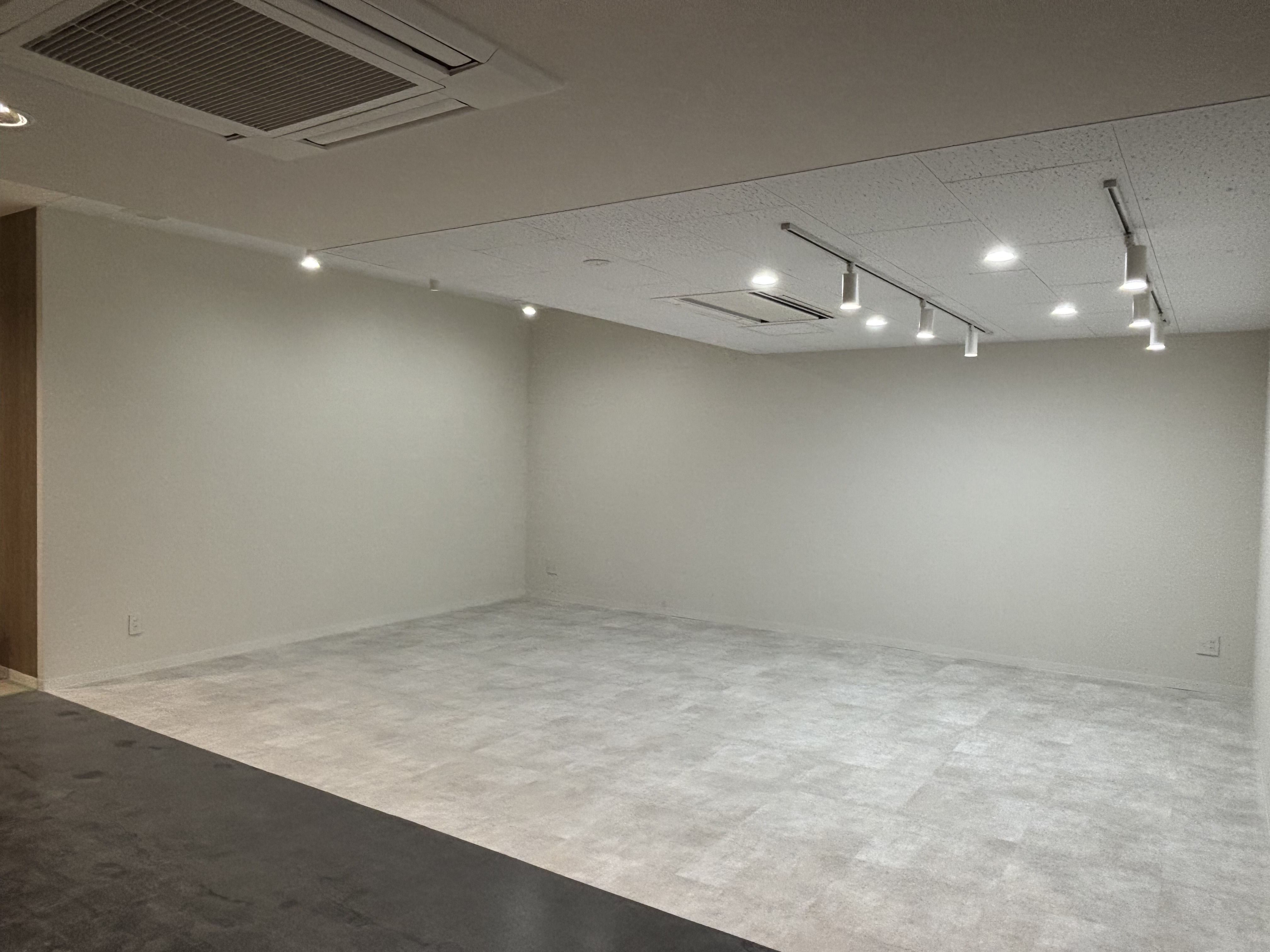 【戸田駅3分】ConecTodaさぼり場2号店！展示会やワークショップに最適！白壁でシンプルなイベントスペース