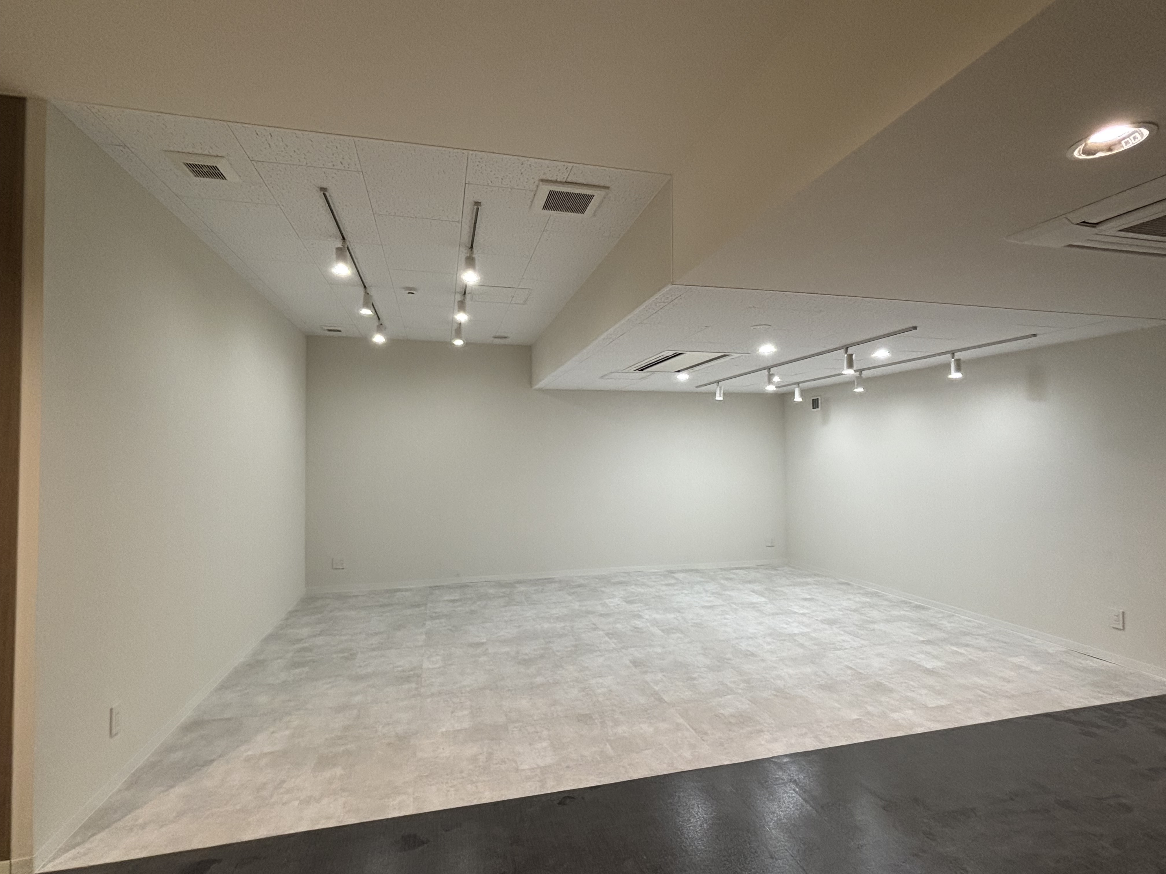 【戸田駅3分】ConecTodaさぼり場2号店！展示会やワークショップに最適！白壁でシンプルなイベントスペース