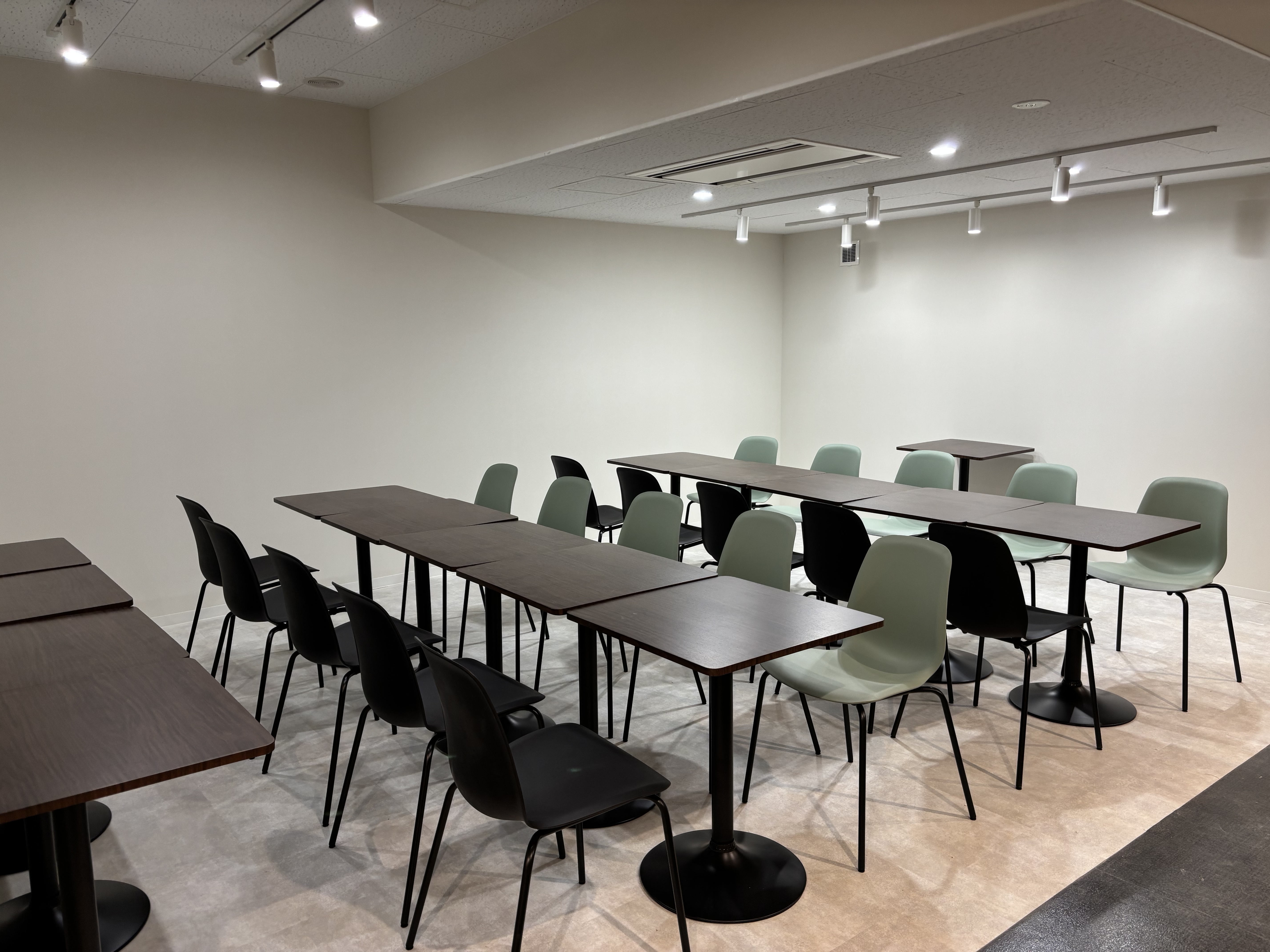 【戸田駅3分】ConecTodaさぼり場2号店！展示会やワークショップに最適！白壁でシンプルなイベントスペース