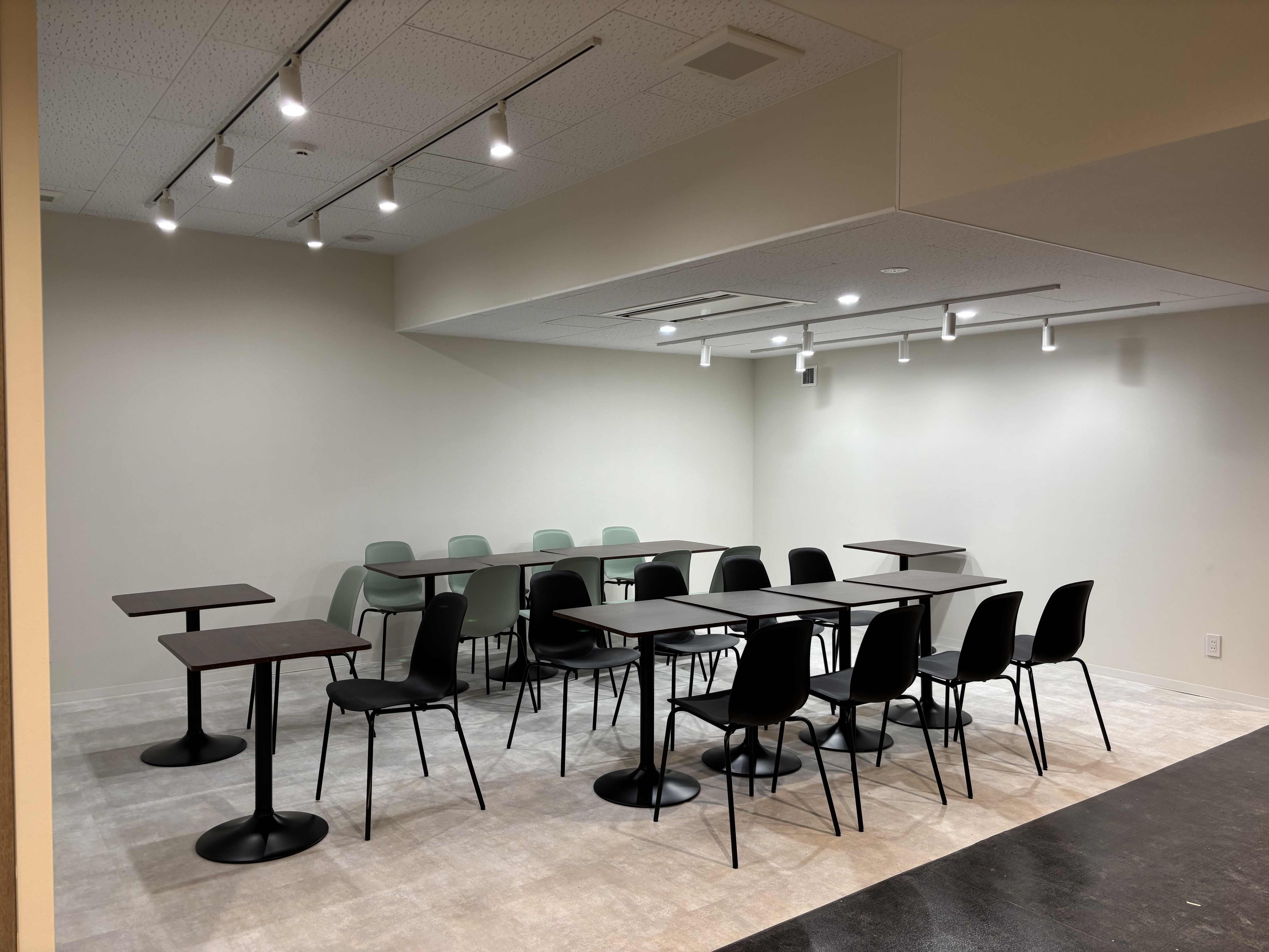 【戸田駅3分】ConecTodaさぼり場2号店！展示会やワークショップに最適！白壁でシンプルなイベントスペース