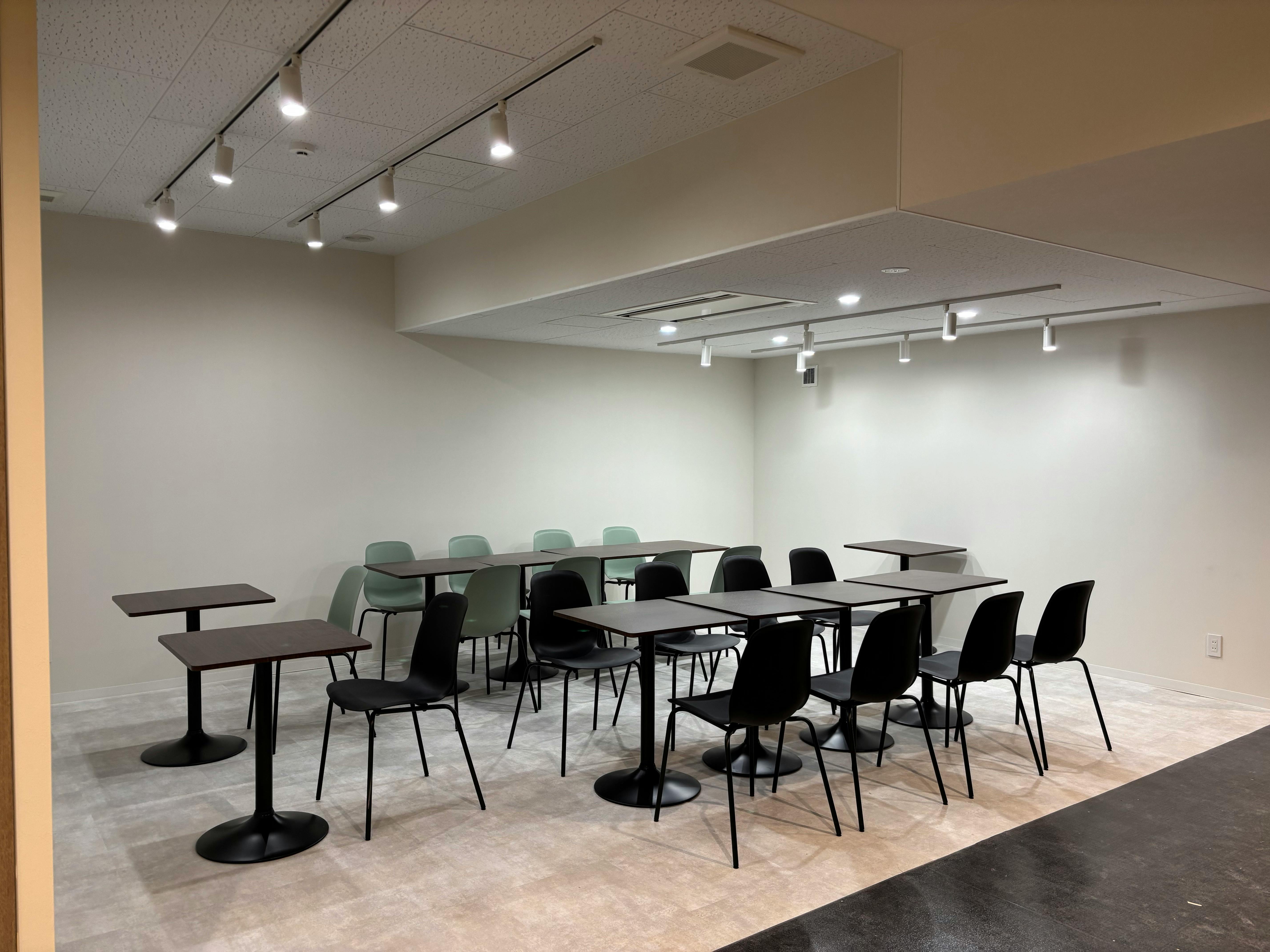 【戸田駅3分】ConecTodaさぼり場2号店！展示会やワークショップに最適！白壁でシンプルなイベントスペース