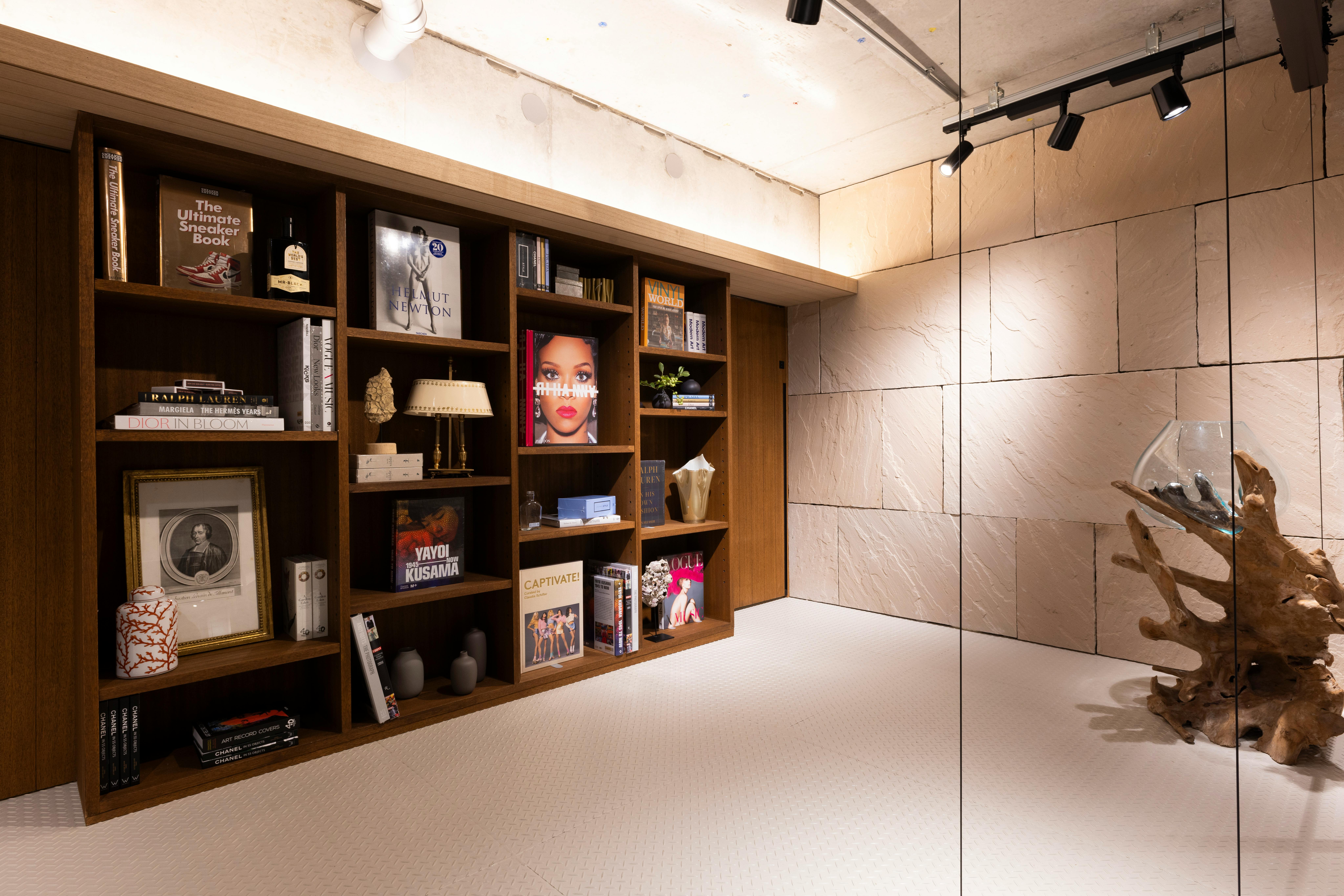 【西長堀駅1分】ポップアップストアや展示会等に最適な路面店の花屋に併設された音響機器の整ったイベントスペース