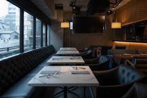 【飯田橋駅5分】物販や撮影に適した開放感のあるテラス席と落ち着いたシックなダイニングを混合したレンタルスペース