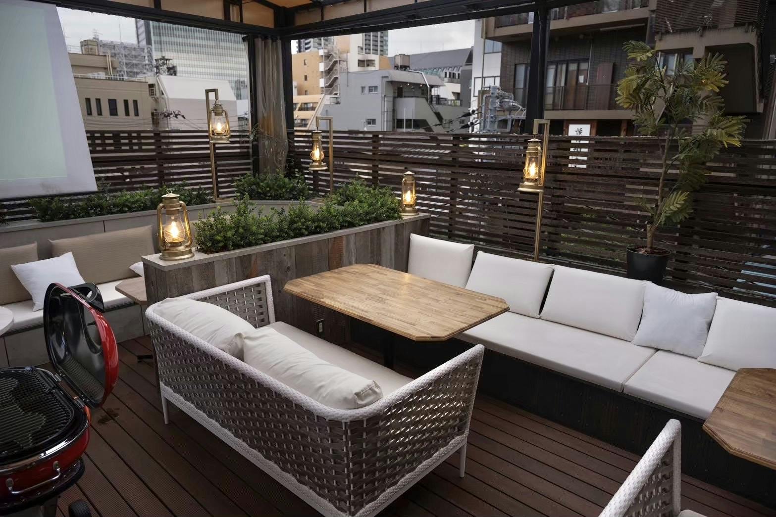 【飯田橋駅5分】物販や撮影に適した開放感のあるテラス席と落ち着いたシックなダイニングを混合したレンタルスペース