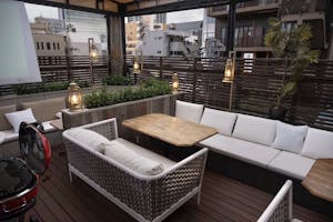 【飯田橋駅5分】物販や撮影に適した開放感のあるテラス席と落ち着いたシックなダイニングを混合したレンタルスペース