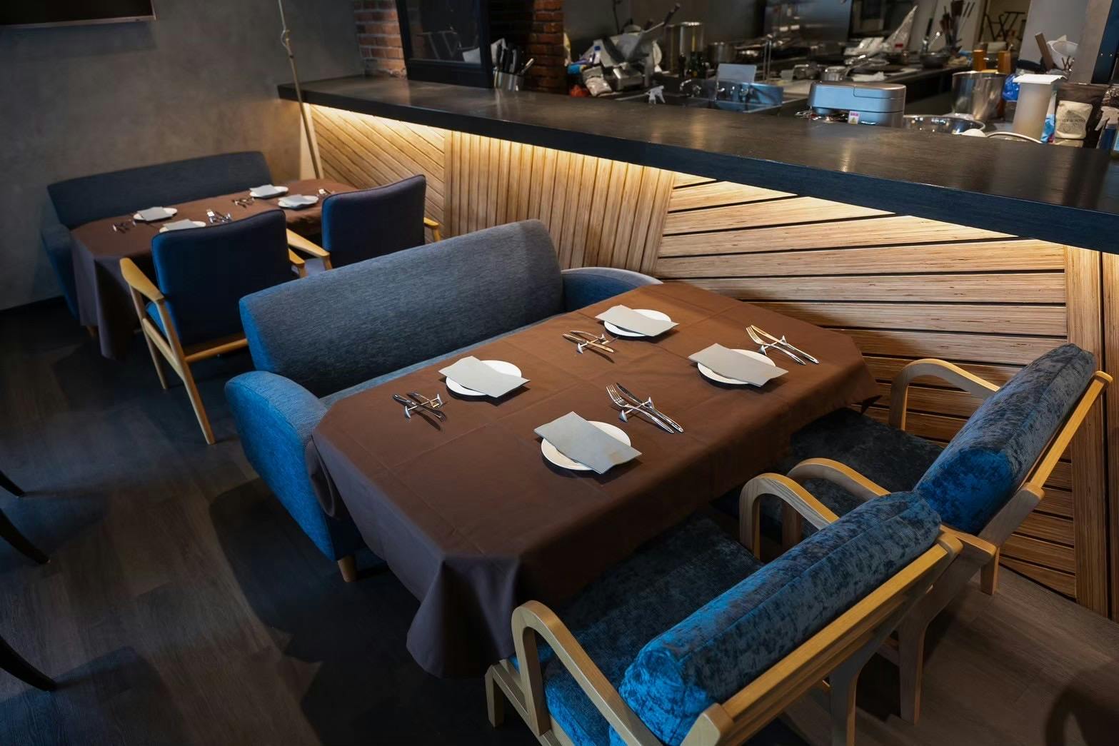 【飯田橋駅5分】物販や撮影に適した開放感のあるテラス席と落ち着いたシックなダイニングを混合したレンタルスペース