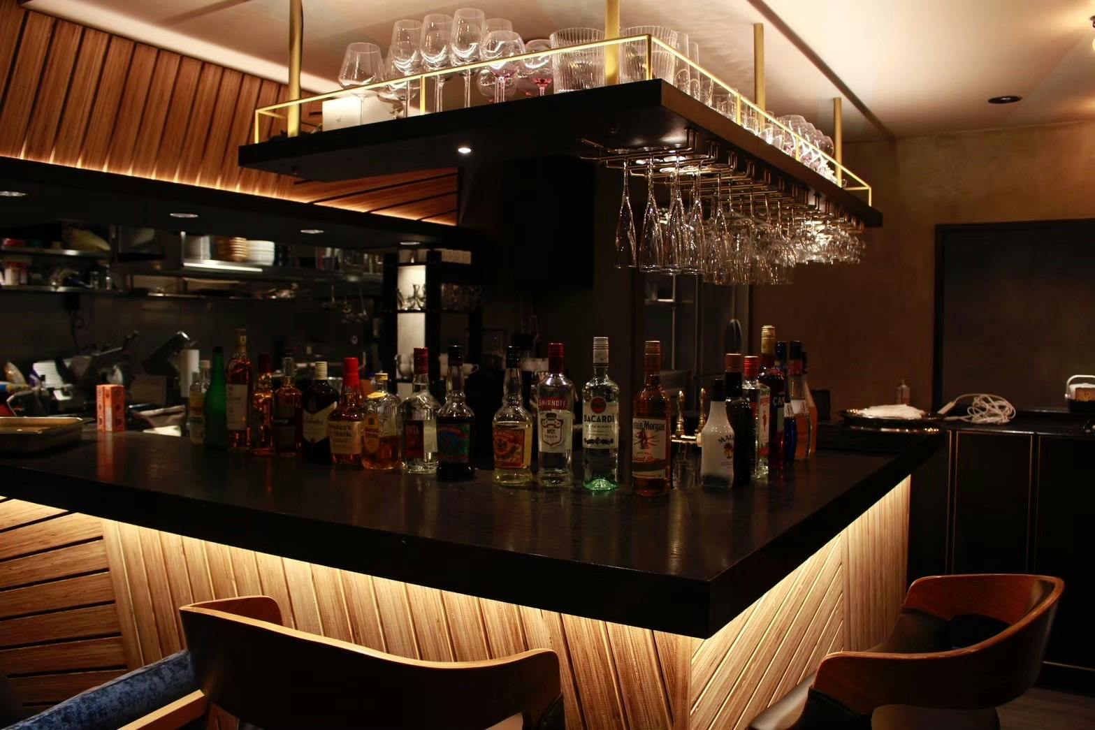 【飯田橋駅5分】物販や撮影に適した開放感のあるテラス席と落ち着いたシックなダイニングを混合したレンタルスペース