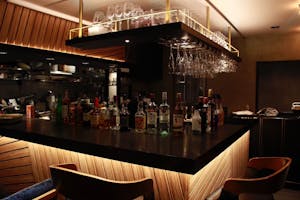 【飯田橋駅5分】物販や撮影に適した開放感のあるテラス席と落ち着いたシックなダイニングを混合したレンタルスペース