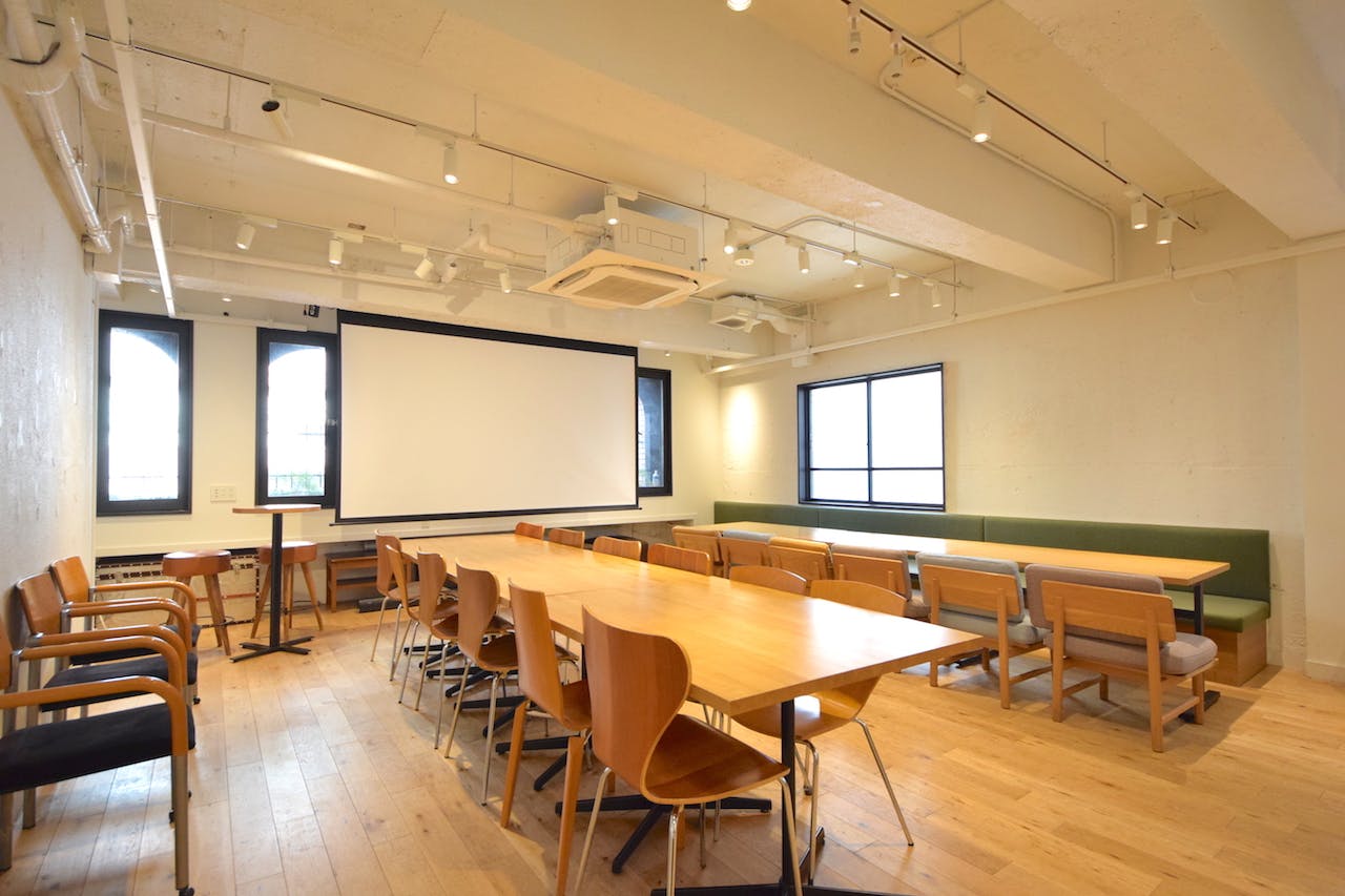 【表参道駅6分】展示会やセミナーに適した開放的で温かみのあるレンタルスペース
