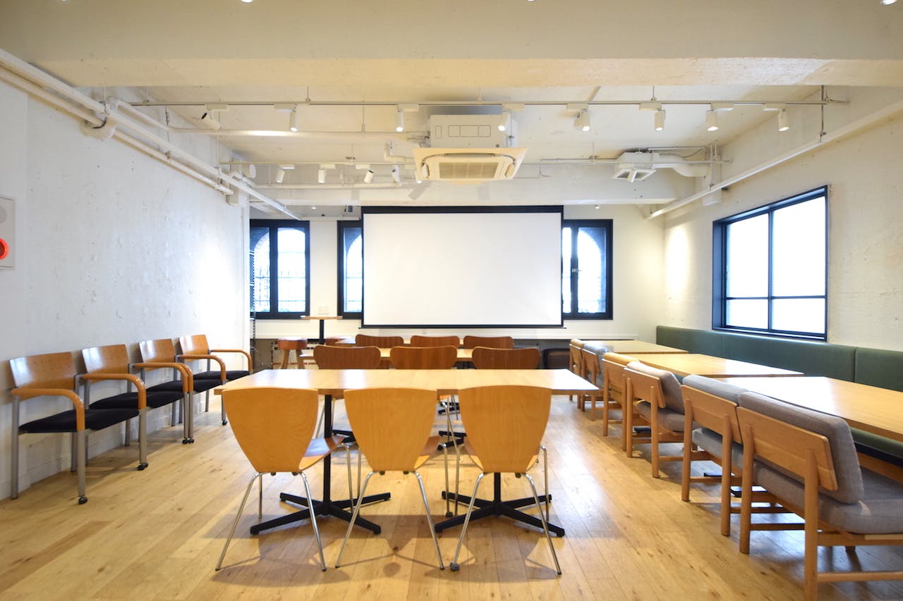 【表参道駅6分】展示会やセミナーに適した開放的で温かみのあるレンタルスペース