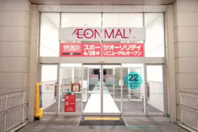 【イオンモール大和郡山】モール内広告 自動扉窓上