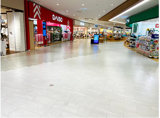 【イオンモール白山】3階東側通路の画像