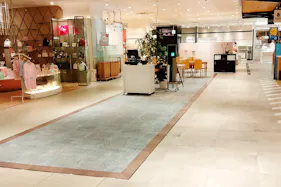 【上野マルイ】1階 カレンダリウムD06【食物販・物販】フロア中央、トラフィック良好の区画、雑貨販売やPRに最適