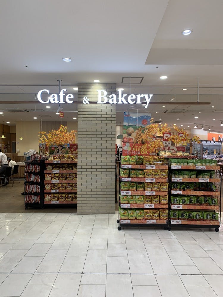 【オークワセントラルシティ和歌山】携帯キャリアのプロモーションに適したベーカリー横(イートイン側)スペースの画像