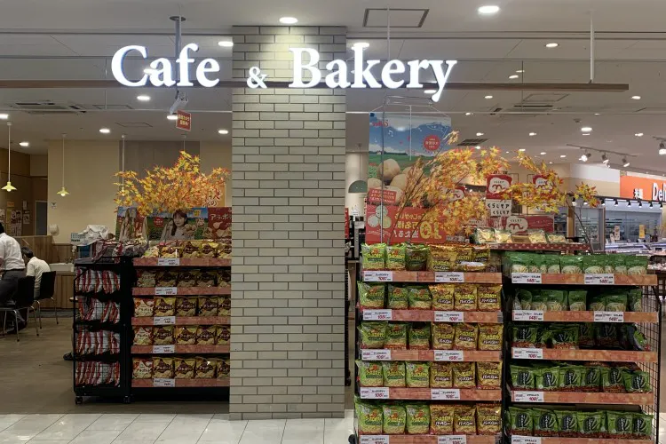 【オークワセントラルシティ和歌山】携帯キャリアのプロモーションに適したベーカリー横(イートイン側)スペース