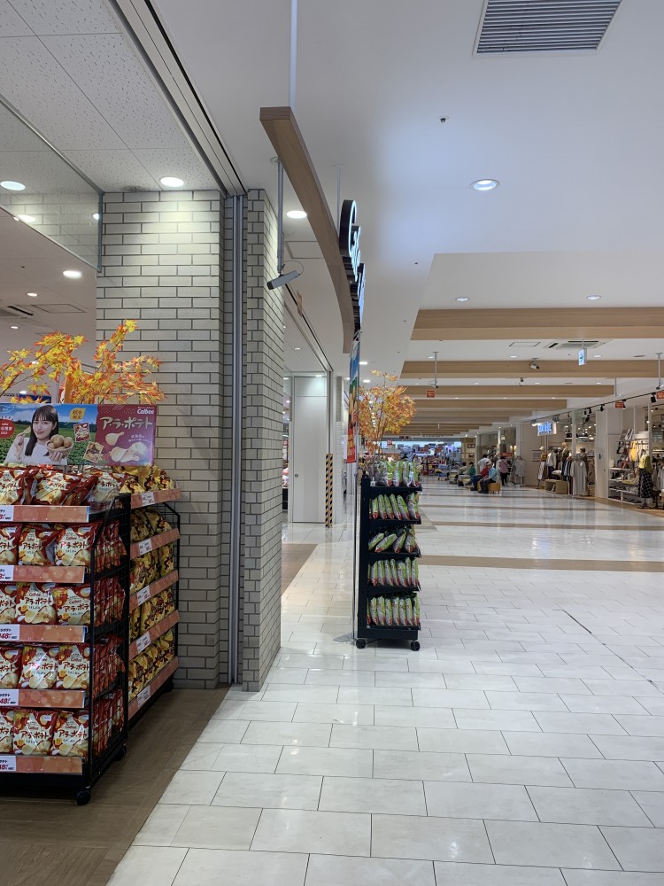 【オークワセントラルシティ和歌山】携帯キャリアのプロモーションに適したベーカリー横(イートイン側)スペース