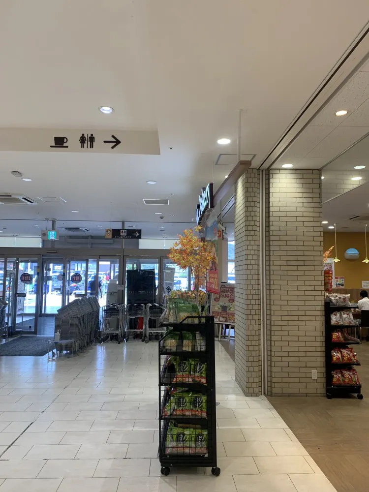 【オークワセントラルシティ和歌山】携帯キャリアのプロモーションに適したベーカリー横(イートイン側)スペース