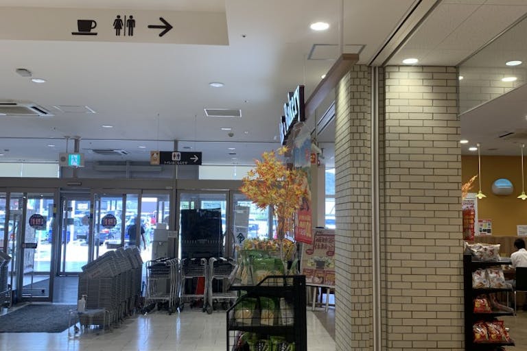 【オークワセントラルシティ和歌山】携帯キャリアのプロモーションに適したベーカリー横(イートイン側)スペースの画像2