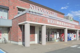 【明屋書店MEGA西の土居店】プロモーションやキッチンカー出店に最適!愛媛県東予地区最大級書店の軒下催事スペース