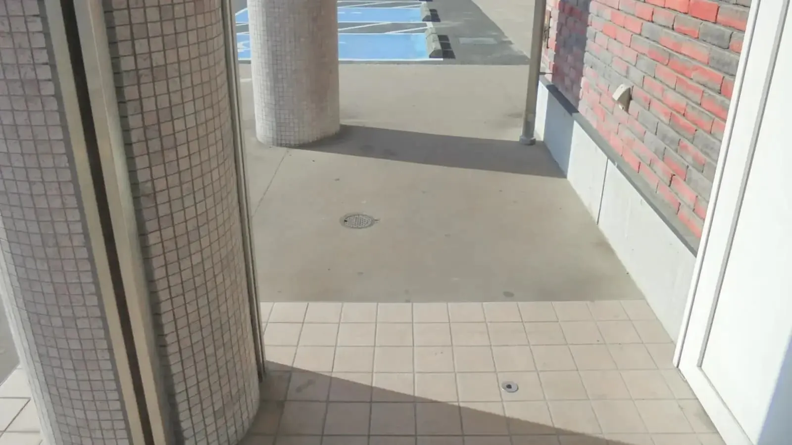 【明屋書店MEGA西の土居店】プロモーションやキッチンカー出店に最適！愛媛県東予地区最大級書店の軒下催事スペース