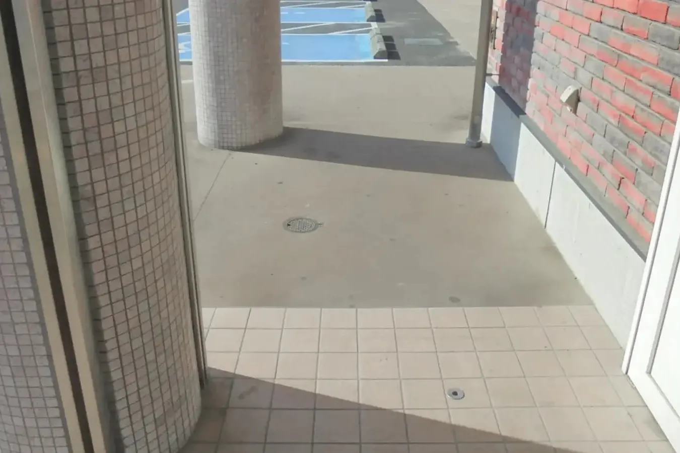 【明屋書店MEGA西の土居店】プロモーションやキッチンカー出店に最適!愛媛県東予地区最大級書店の軒下催事スペース