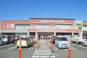 【明屋書店MEGA西の土居店】プロモーションやキッチンカー出店に最適!愛媛県東予地区最大級書店の軒下催事スペース