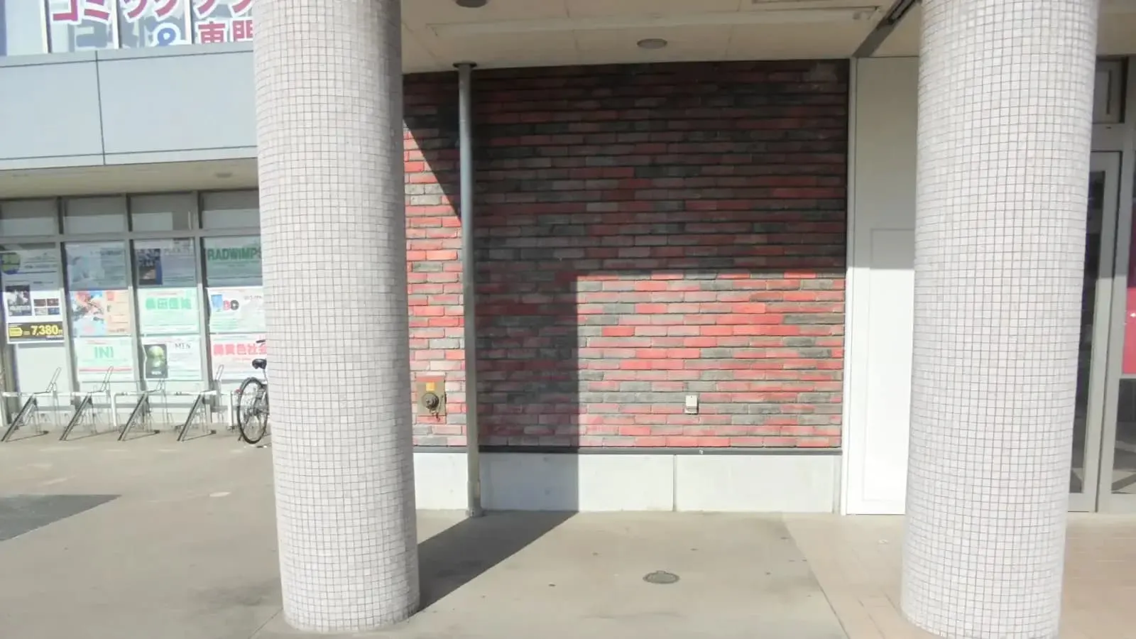 【明屋書店MEGA西の土居店】プロモーションやキッチンカー出店に最適！愛媛県東予地区最大級書店の軒下催事スペース