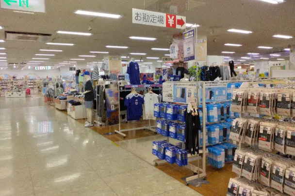 【イオン米沢店】3階南エスカレーター前 販促プロモーションや物販に最適なスーパー店内催事イベントスペース