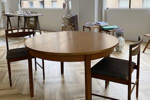 【本町駅5分】窓から見えるヨーロッパ調の景色が特徴の、白を基調とした撮影や展示会に適したギャラリースペース