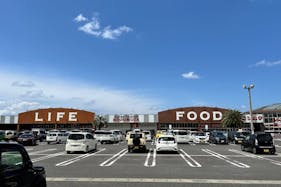 【スーパーセンターニシムタ五十市店】【スーパーセンターニシムタ五十市店】食物販や物販に利用可能なスーパーのフード館側の店頭にあるイベントスペース