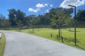 【ダムパークいばきた】キッチンカーに適したパークセンター前にある屋外スペース③