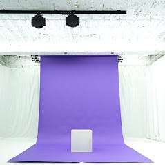 【蒲田駅3分】ポートレートや宣材写真撮影等の人物撮影、新商品のイメージ撮影に最適なクロマキー撮影・ブルーバック撮影が可能な撮影スタジオ