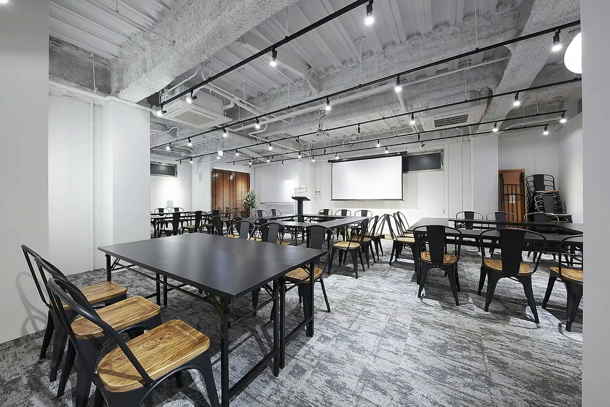 【五反田駅4分】展示会や受注販売に最適なグレーを基調としたシックな雰囲気のレンタルスペース