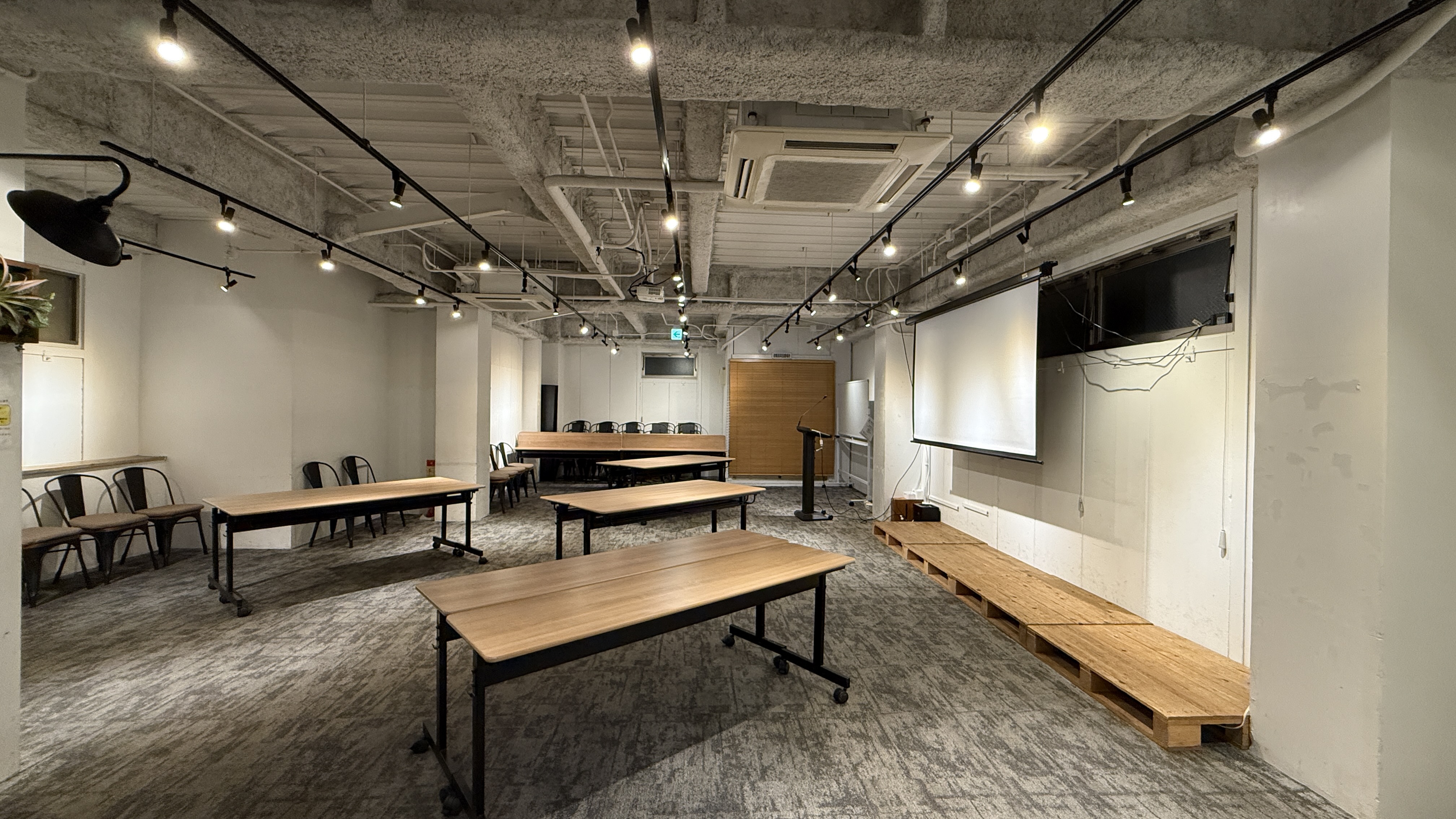 【五反田駅4分】展示会や受注販売に最適なグレーを基調としたシックな雰囲気のレンタルスペース